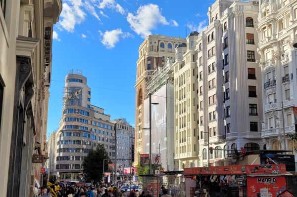 shopping Gran Via Madrid famille Edificio Carrion enseigne Schweppes Madrid