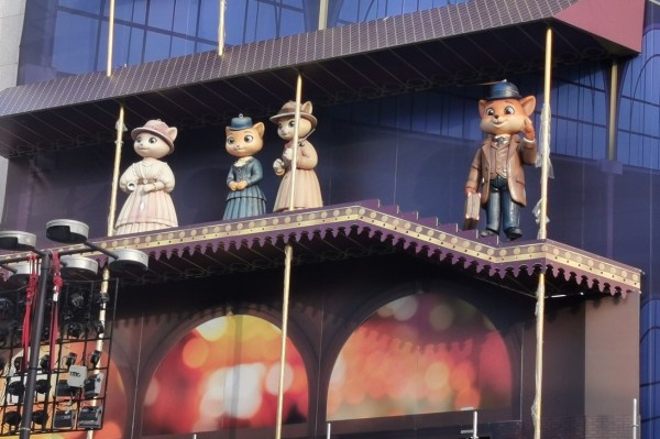 journée Madrid famille visite à pied Automate devant facade corte ingles madrid