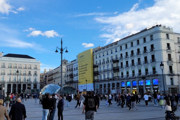 centre historique Madrid Puerta del Sol Puerta del Sol Madrid place centrale animée