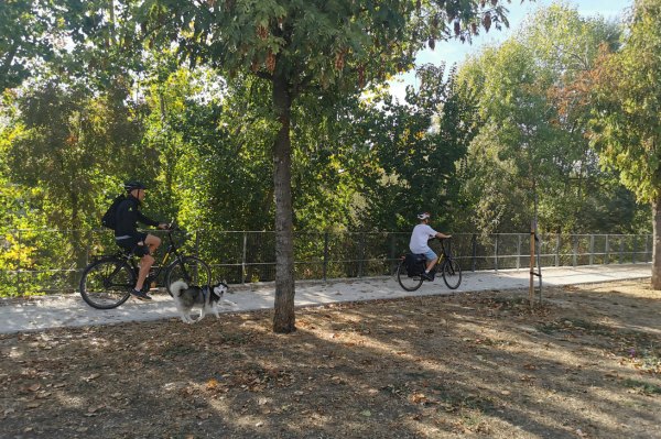 Promenade avec son chien à Madrid balade vélo Madrid berges Manzanares sécurisées