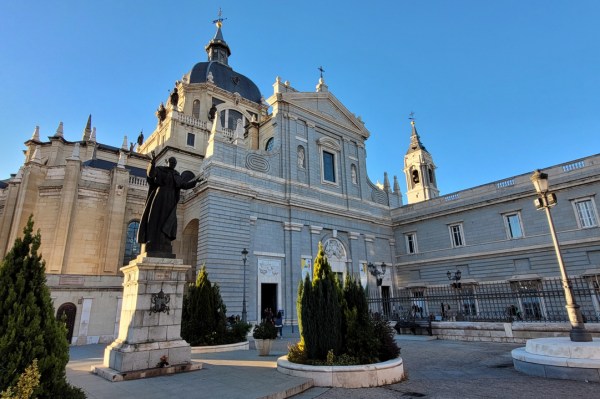 cathédrale Espagne Madrid visite cathédrale Madrid architecture moderne