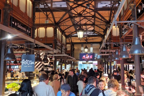 marché San Miguel Madrid tapas ambiance hall marché San Miguel Madrid intérieur