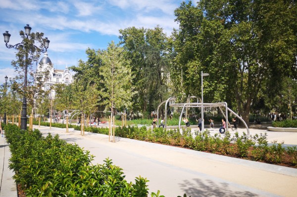 séjour en appartement à Madrid en famille aire de jeux Madrid centre Plaza de España