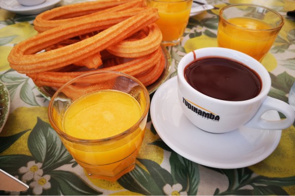 tapas Madrid Plaza Mayor terrasse manger à Madrid spécialités espagnoles