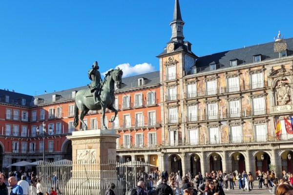 visiter Plaza Mayor Madrid en famille Plaza Mayor Madrid arcades et architecture