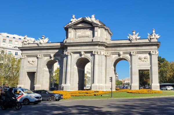 symbole Madrid entrée ancienne ville arche emblématique Madrid centre