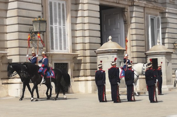 activité gratuite Madrid relève garde relève de la garde Palais Royal Madrid