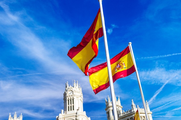 MAdrid en famille que visiter Famille en visite dans le centre historique de Madrid