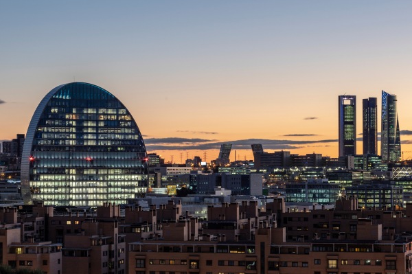 Roof top Madrid Rooftop avec vue sur les toits de Madrid au coucher du soleil