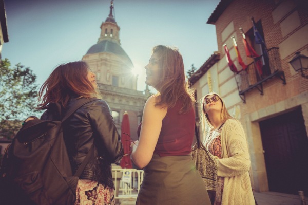 Week end entre filles à Madrid Ambiance festive dans les rues de Malasaña en soirée