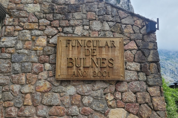 Combien coûte le funiculaire de Bulnes ? Funiculaire de Bulnes reliant Poncebos au village dans les Asturies