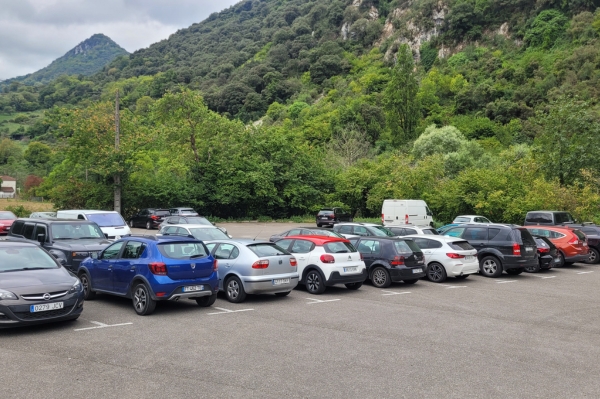 parking sur la senda del oso Parking près de la Senda del Oso