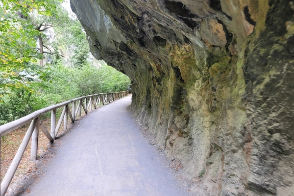 journée velo espagne Vélo dans un tunnel de la Senda del Oso