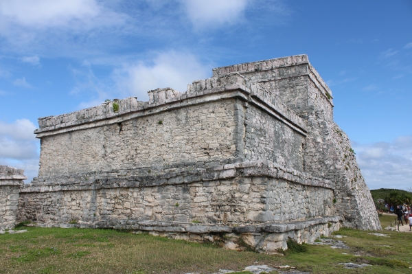 Monument emblématique des ruines de Tulum El Castillo sur le site archéologique de Tulum