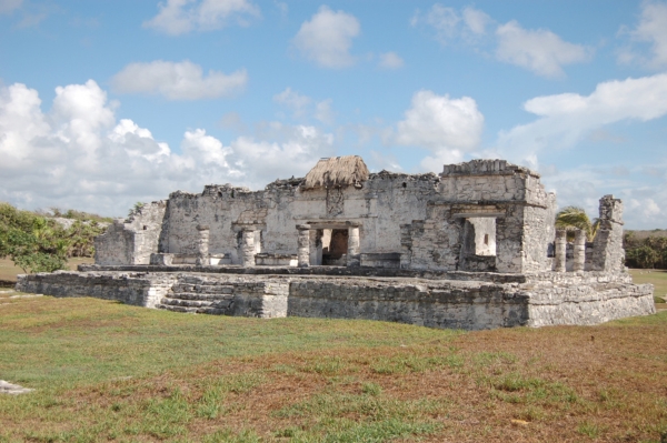 visite site Tulum Colonnes d'un palais maya sur le site de Tulum