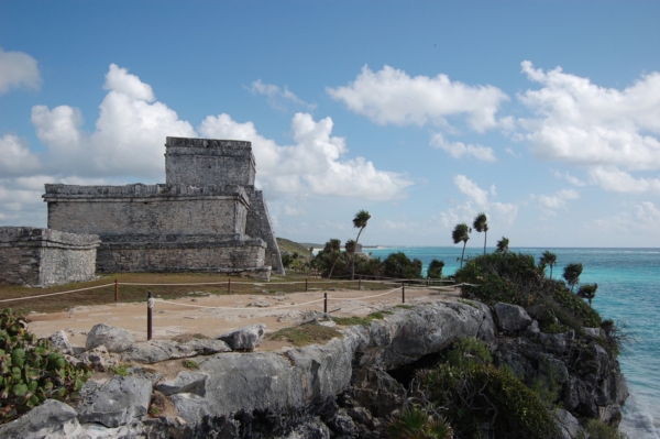 photo site de Tulum Temple du Vent de Tulum face à la mer des Caraïbes